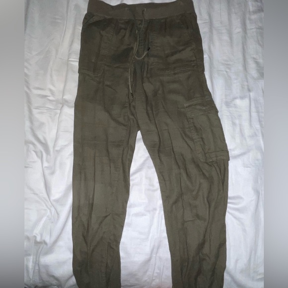 Garage green loose fitting cargo pants. Women’s size XS. - Picture 1 of 4